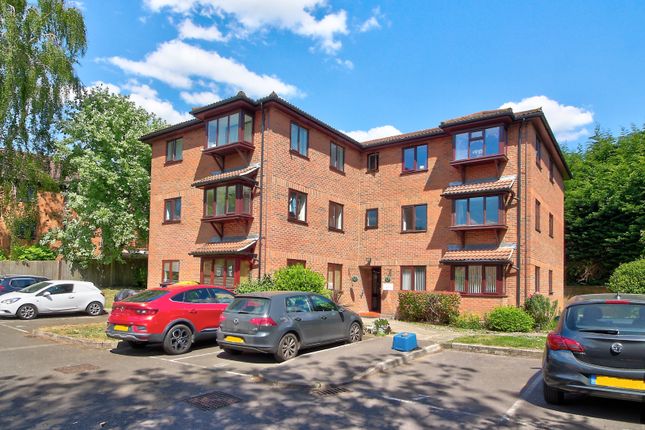 1 bed property, in Newport Road, £145,000