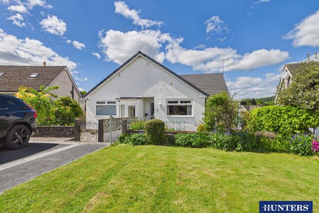2 bed property, in Rowan Tree Crescent, £300,000