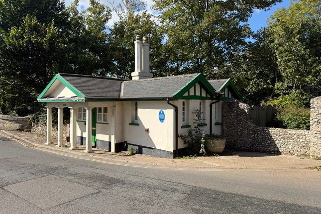 1 bed property, in The Byes Toll House, £95,000