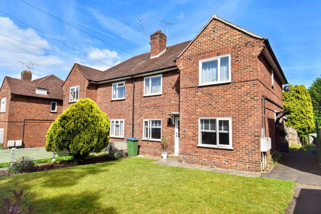2 bed property, in St Johns Hill, £350,000