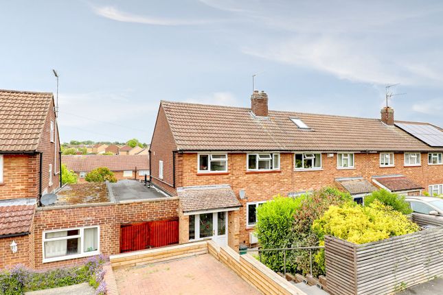 3 bed property, in Barley Ponds Road, £575,000
