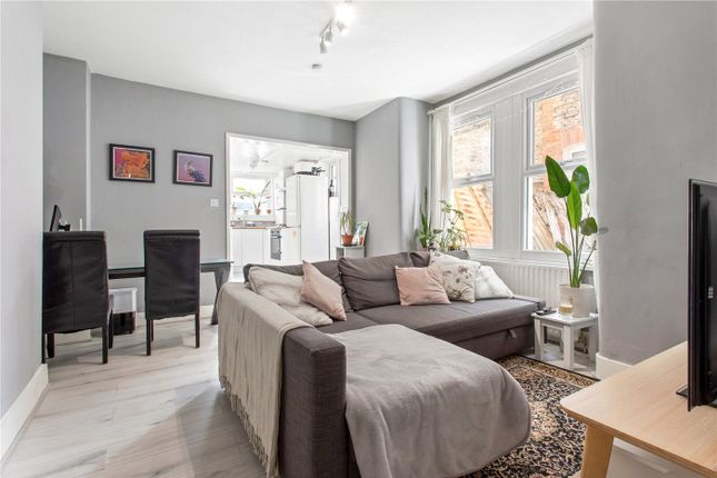 2 bed property, in Gilbey Road, £475,000