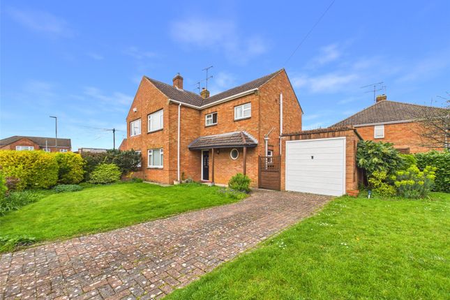 3 bed property, in Goodmoor Crescent, £365,000