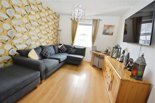 2 bed property, in Coventry Road, £110,000