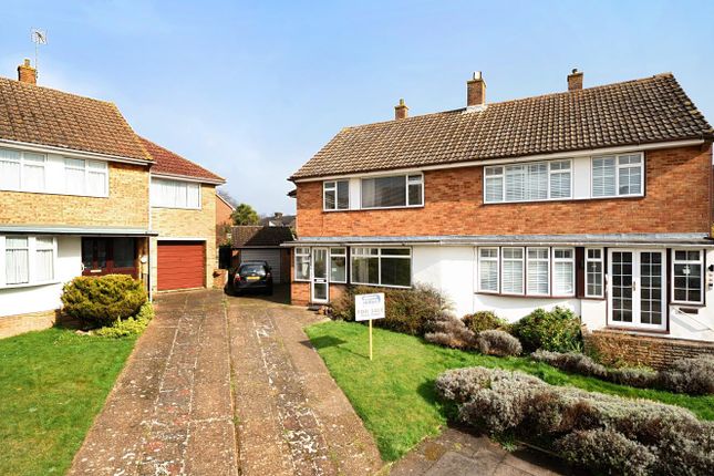 4 bed property, in Chervilles, £450,000