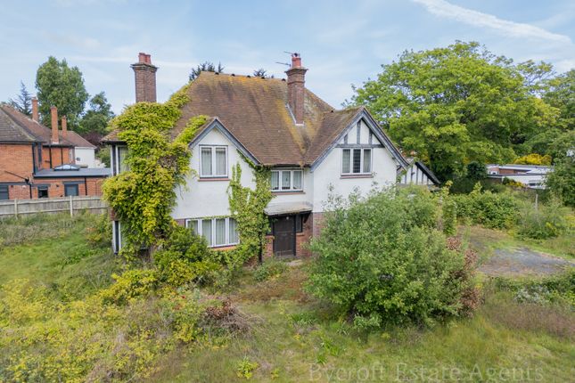 4 bed property, in Bridge Road, £795,000