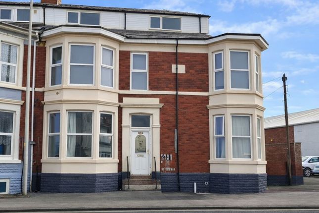 1 bed property, in Dickson Road, £8,000