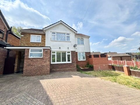 4 bed property, in Deeds Grove, £650,000