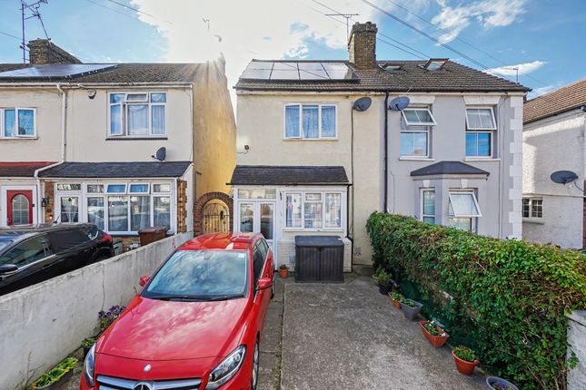 3 bed property, in Napier Road, £325,000