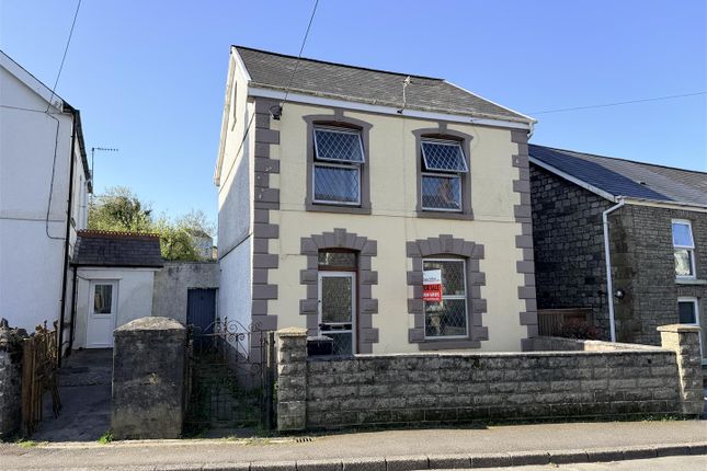 4 bed property, in Banwen Place, £130,000