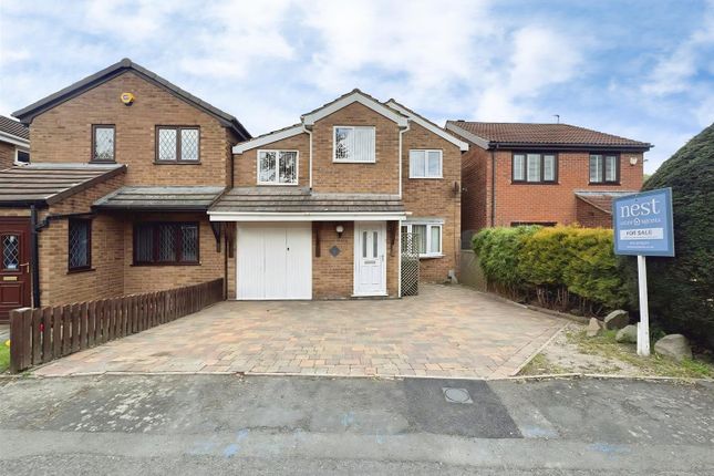 4 bed property, in Field Close, £339,950