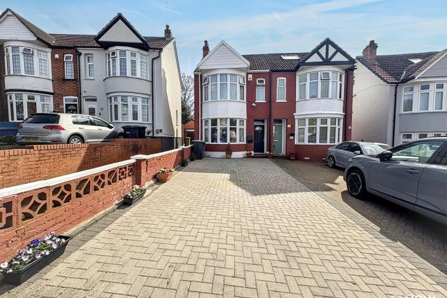 3 bed property, in Wardown Crescent, £400,000