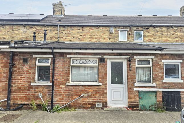 2 bed property, in Maple Street, £45,000