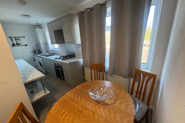 1 bed property, in Shinfield Road, £145,000