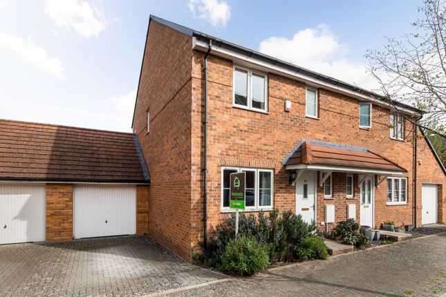 3 bed property, in Elm Park, £390,000