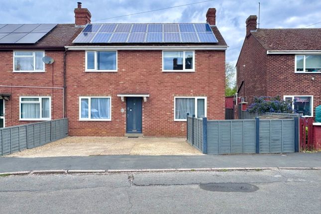 4 bed property, in Cambridgeshire Close, £360,000