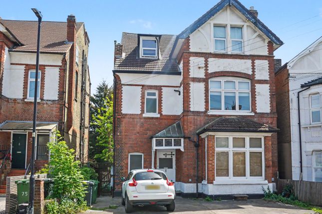 1 bed property, in Babington Road, £200,000