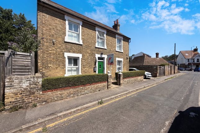 3 bed property, in Fordoun Road, £550,000