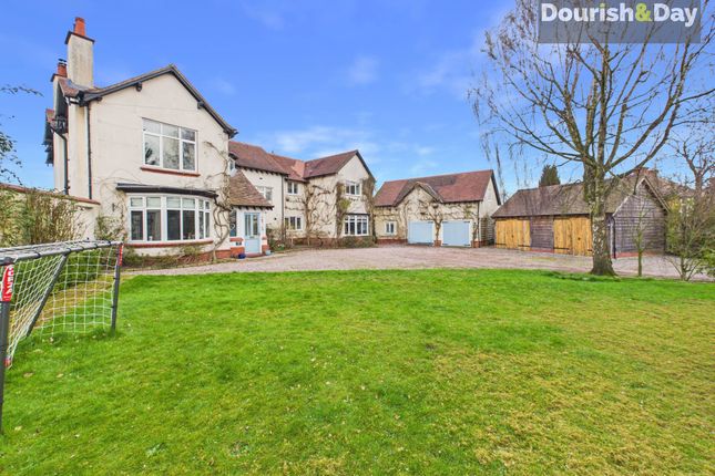 5 bed property, in Pear Tree Lane, £975,000