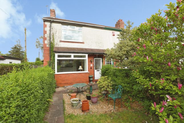 2 bed property, in New Road, £190,000