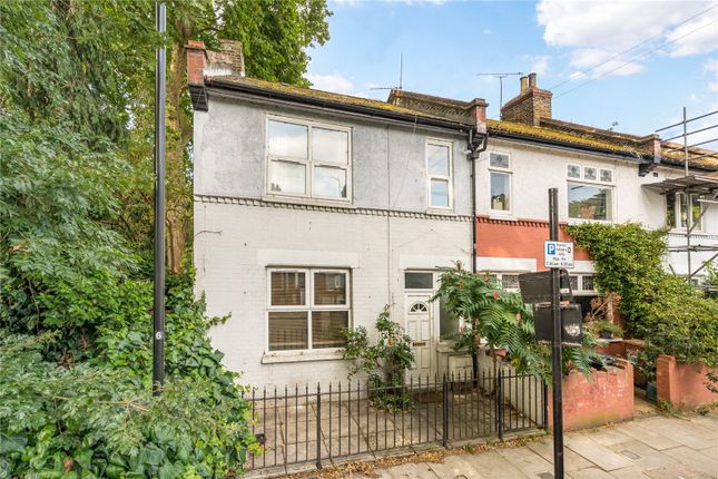 3 bed property, in Hillstowe Street, £700,000