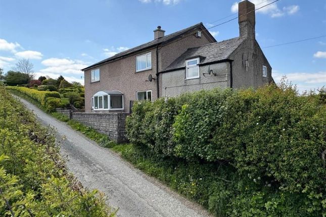 4 bed property, in Fron And Cefn Ucha, £230,000