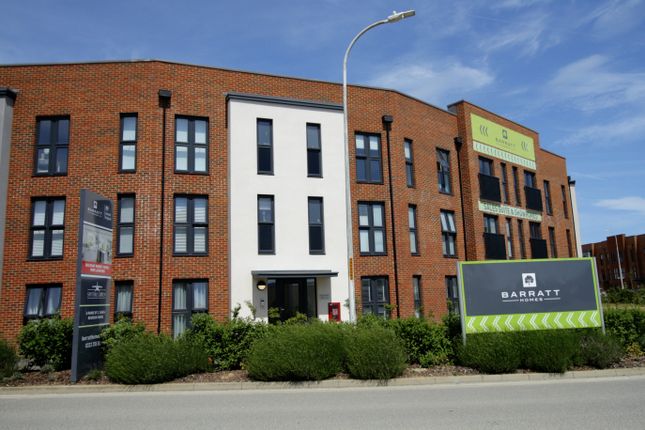 2 bed property, in Westland Way, £225,000