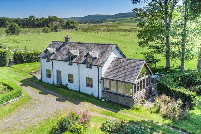 3 bed property, in Pant-Y-Dwr, £560,000
