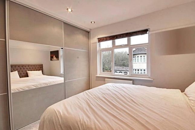 3 bed property, in Hill Crest, £625,000