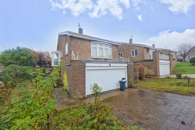 3 bed property, in Haldane Close, £260,000