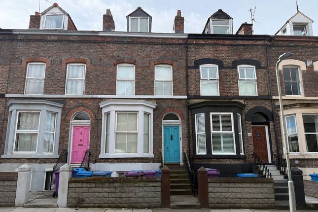 6 bed property, in 42 Chestnut Grove, £300,000