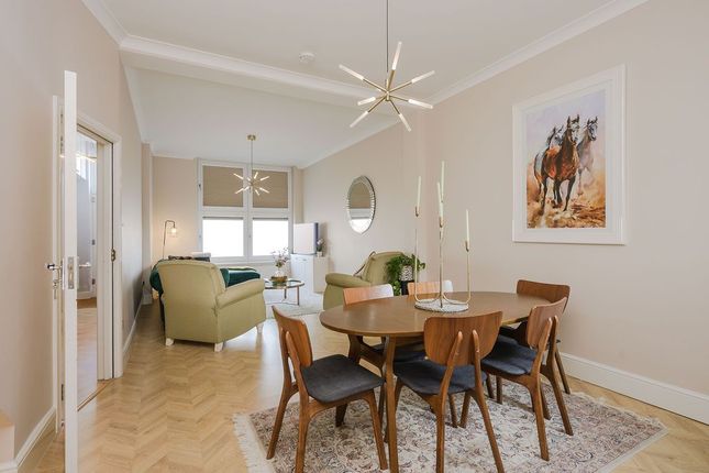 3 bed property, in Kingston Road, £895,000