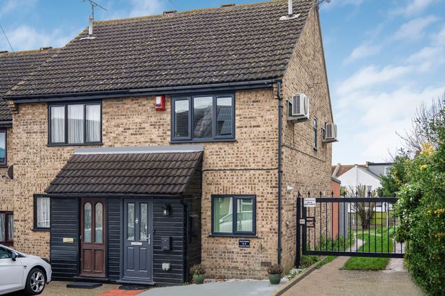 3 bed property, in Pleasant Road, £300,000