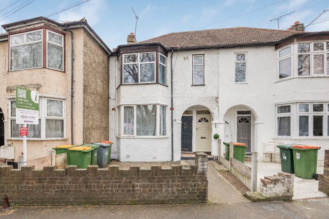 1 bed property, in Church Road, £240,000