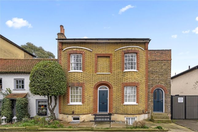 2 bed property, in Kew Road, £850,000