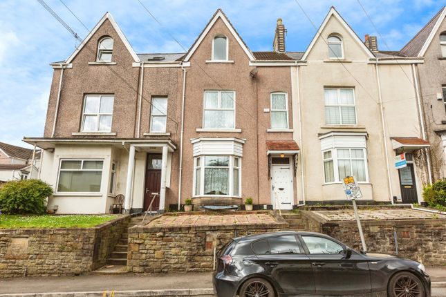 5 bed property, in The Grove, £300,000