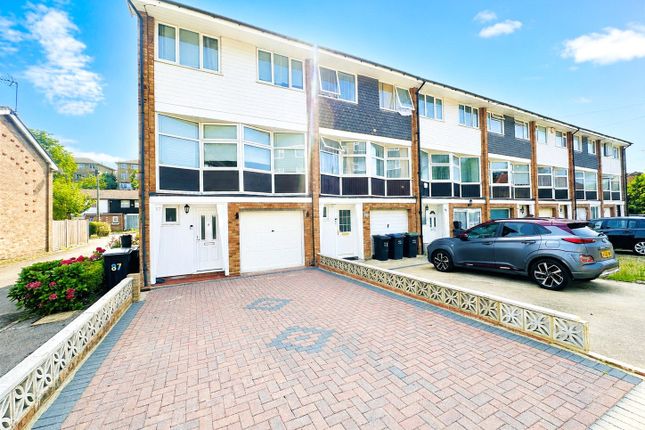 4 bed property, in Violet Lane, £550,000