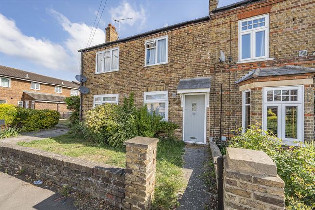 2 bed property, in Horton Road, £325,000