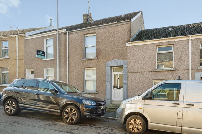 2 bed property, in Marble Hall Road, £110,000