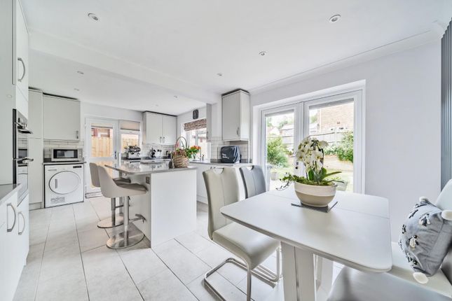 4 bed property, in Leney Road, £500,000