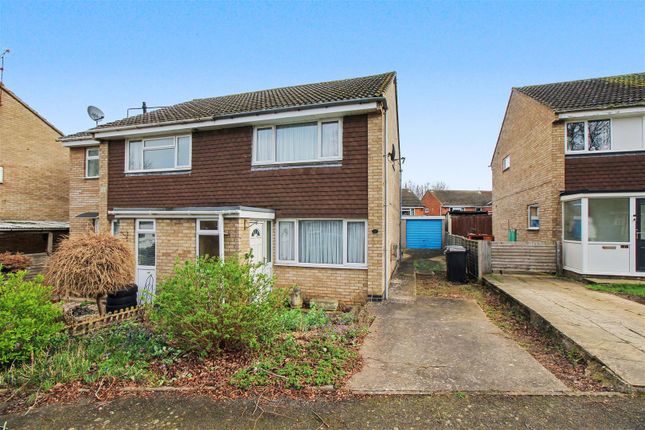 2 bed property, in Washington Court, £195,000