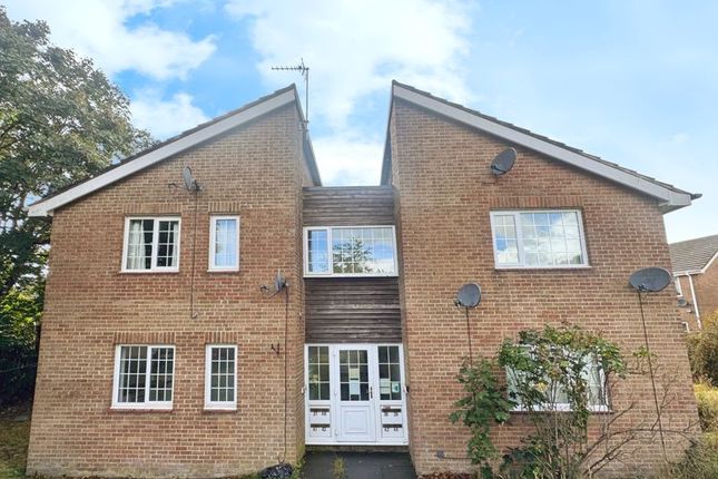1 bed property, in Mollyfair Close, £57,500