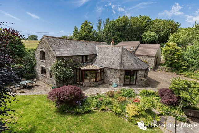 5 bed property, in Broadaford, £675,000