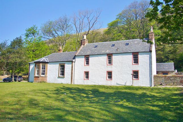 6 bed property, in The Lodge, £475,000