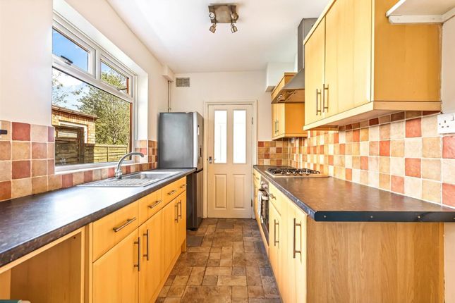 2 bed property, in Burns Street, £200,000