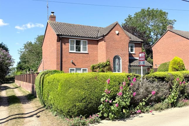 3 bed property, in Main Street, £489,950
