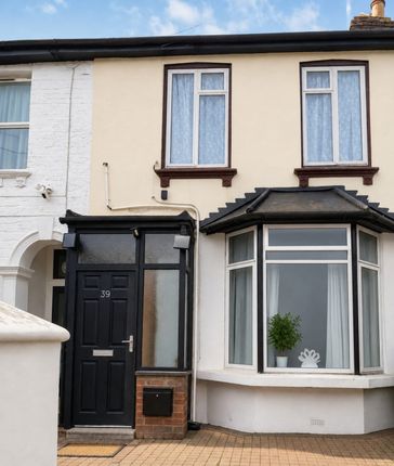 2 bed property, in Southall UB1, £350,000