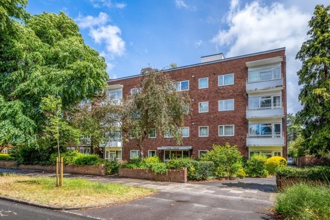 2 bed property, in Capel Lodge, £515,000