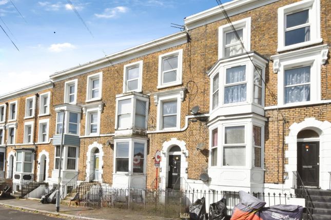 8 bed property, in Arklow Square, £425,000