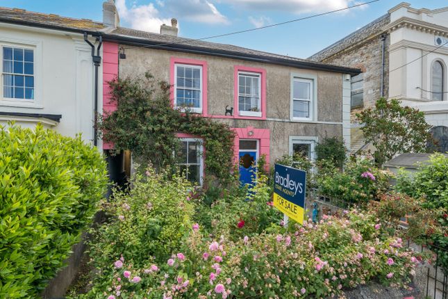 3 bed property, in Chapel Terrace, £300,000